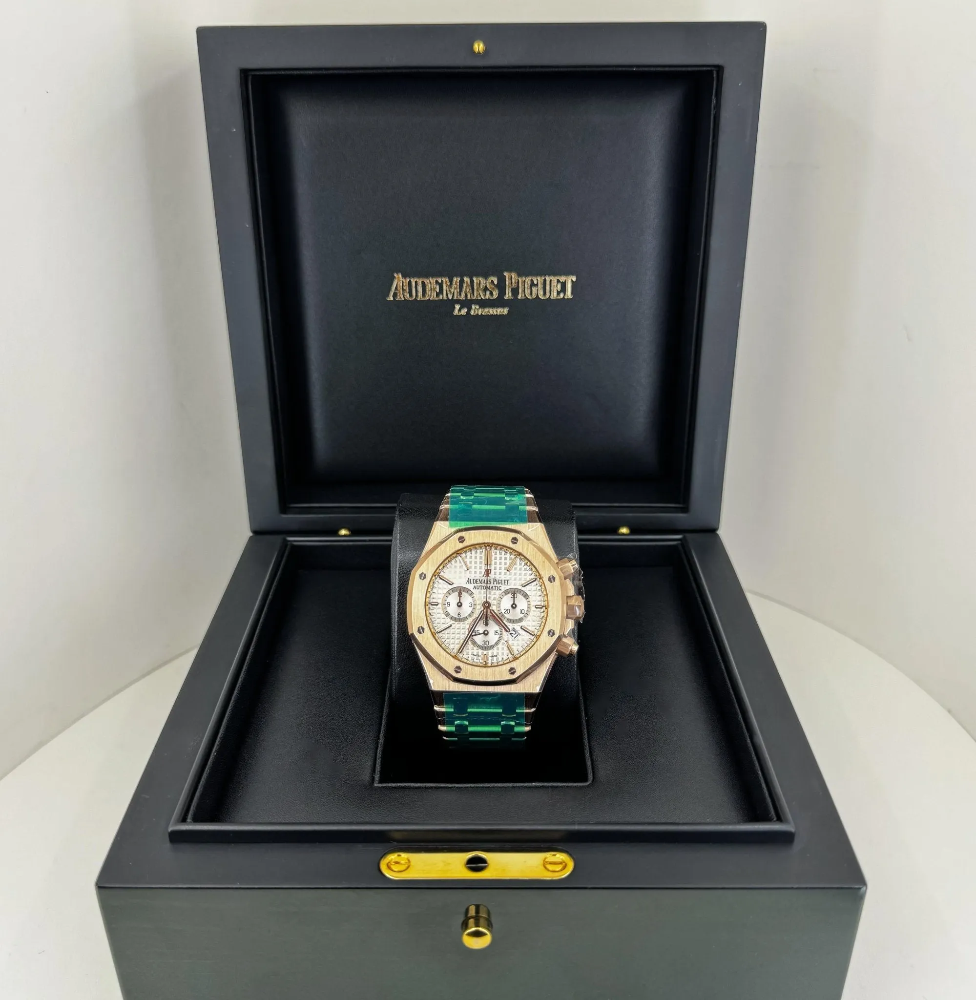 **Audemars Piguet Royal Oak Chronograph 41mm Watch - Exquisite Silver Dial - Model 26320OR.OO.1220OR.02**