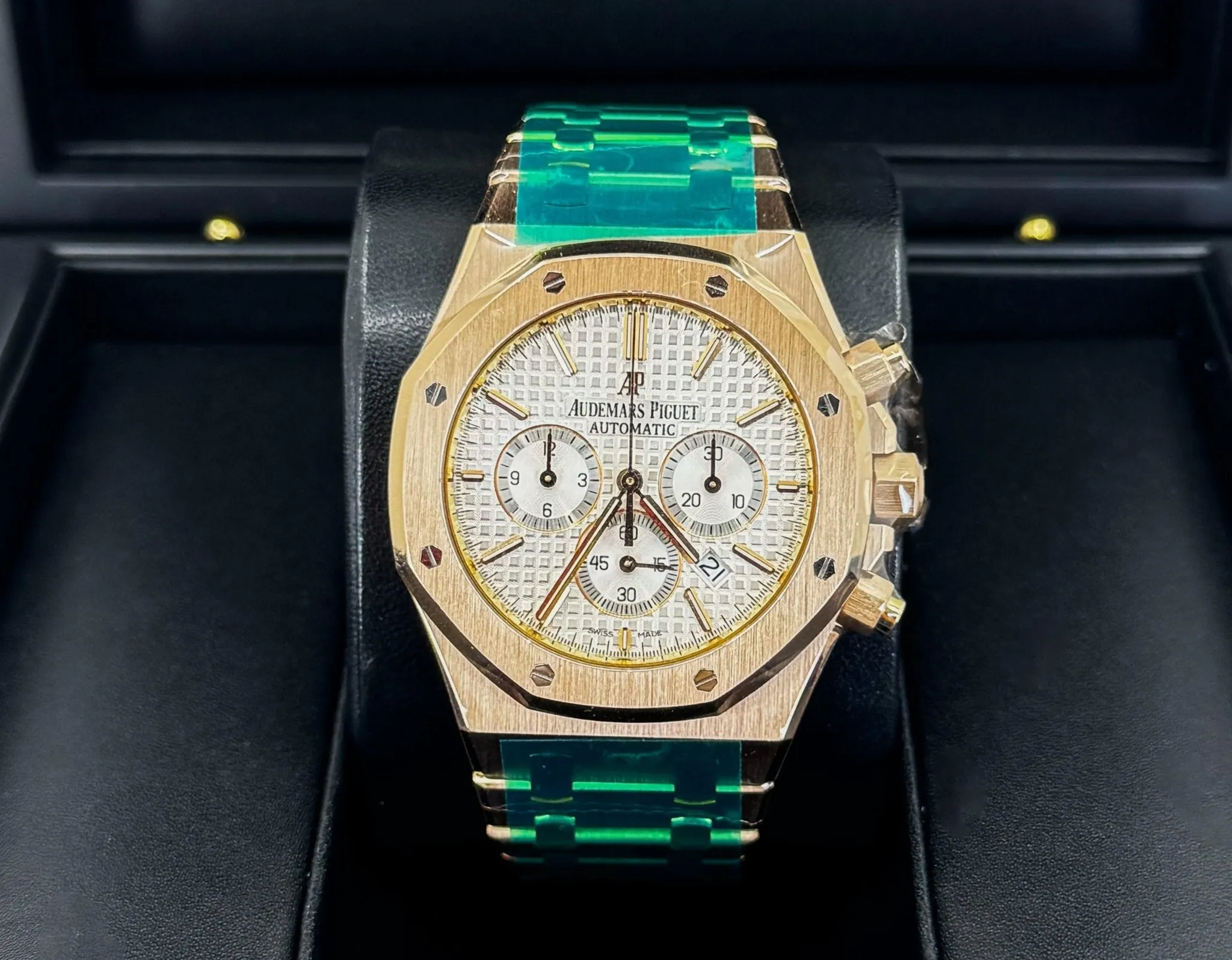 **Audemars Piguet Royal Oak Chronograph 41mm Watch - Exquisite Silver Dial - Model 26320OR.OO.1220OR.02**